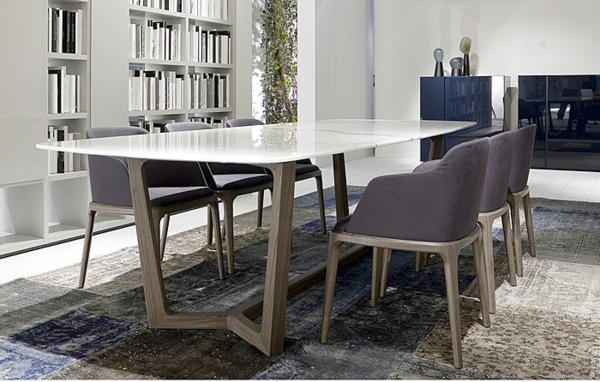 mesa de forma branca moldura de madeira cadeiras estofadas de tecido roxo