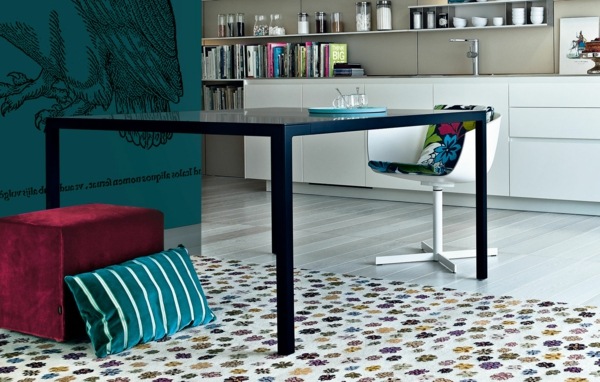 Cadeira de cozinha estofamento branco colorido poliforme