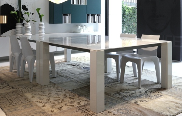 Móveis, cadeiras brancas, mesa, design de carpete original