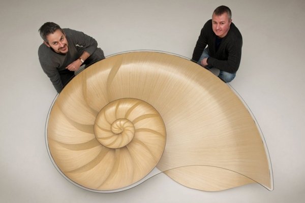 mesa de designer com criação de designer nautilus