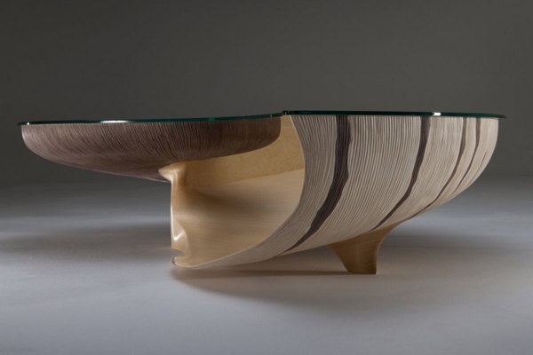 mesa de design com padrão colorido nautilus