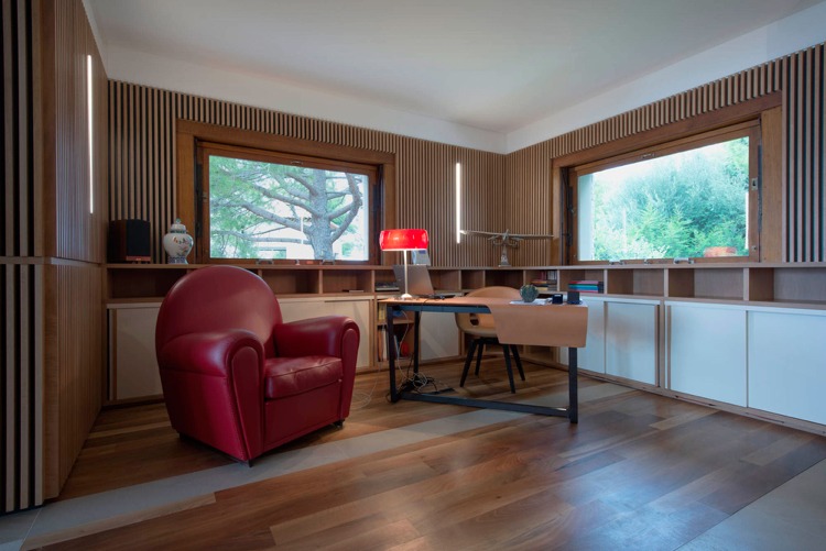 villa-luxo-moderno-interior-sala de leitura-piso de madeira