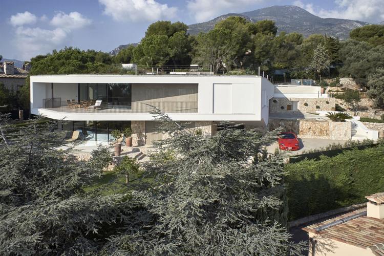 extenso-telhado-verde-luxo-villa-moderna-casa-jardim