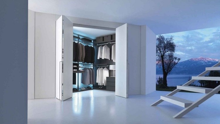 Portas dobráveis ​​para dentro - guarda-roupa-escadas-branco-portas-moderno-minimalista