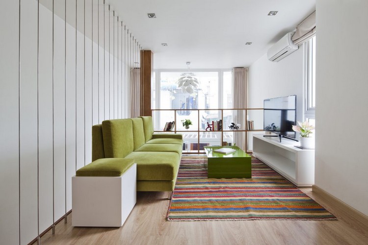 cor acentos-interior-colorido-sala-de-estar-colorido-tapete-verde-sofá-luz-casa