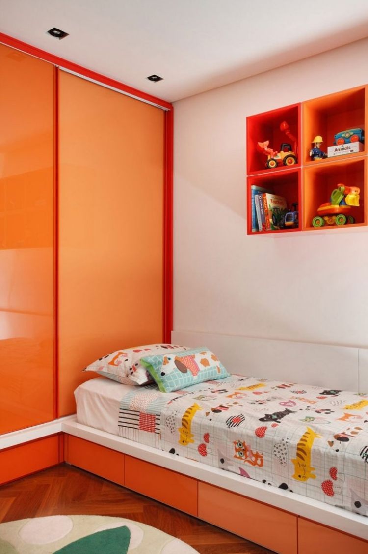 cores-quarto-das-crianças-laranja-embutido no armário-mate-alto brilho