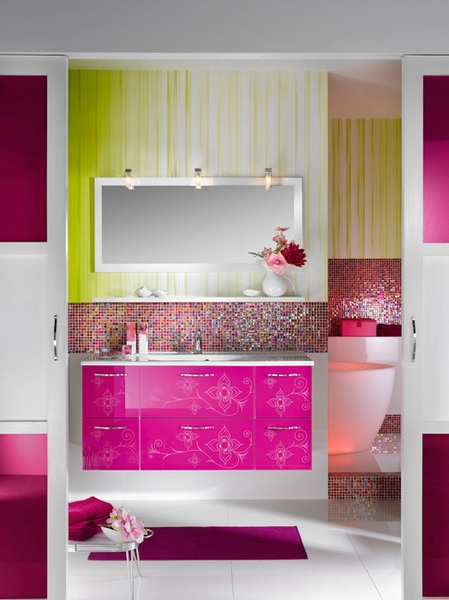 design de banheiro rosa brilhante