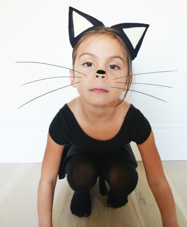 Trajes femininos costurando orelhas de gato em feltro