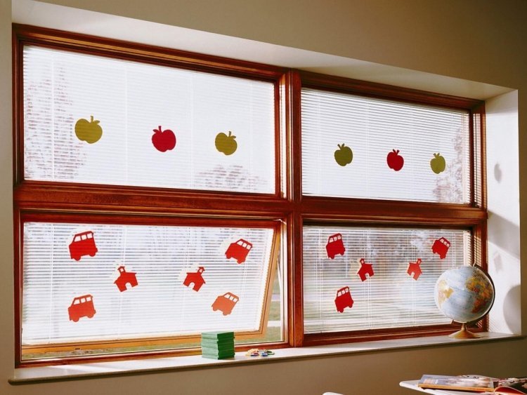 decoração de janela-funileiro-crianças-faça-você-mesmo-papel-recorte-maçãs-carro-cor de casa