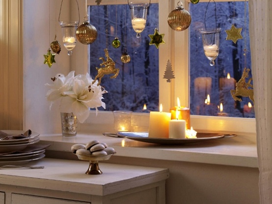 ideias-janela-decoração-para-natal-velas-e-enfeites pendurados