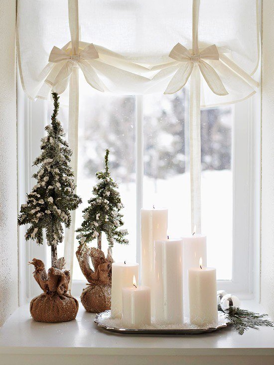 ideias-janela-decoração-para-natal-velas-árvores pequenas