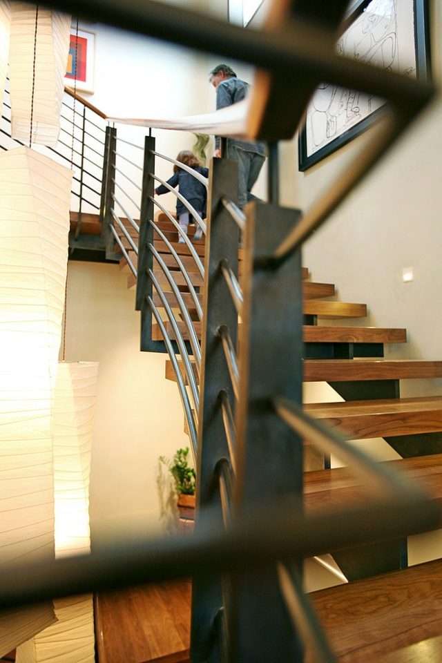Escadaria corrimão de metal fotos estrutura de casa moderna configuração
