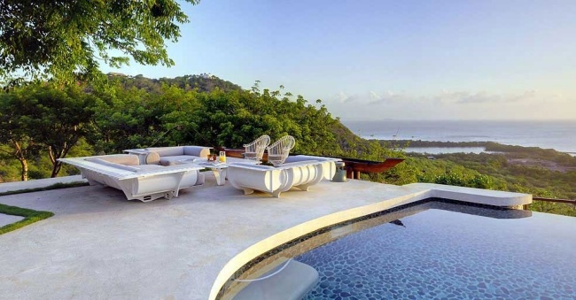 Opium mustique views férias na área de estar da piscina caribenha