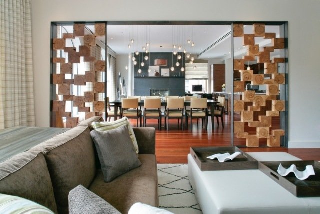 Funcionalidade de parede divisória com design de sala de estar adaptável
