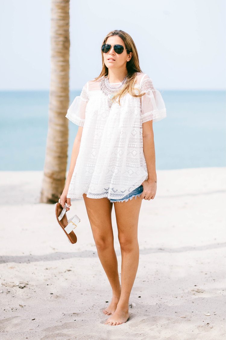 festival-look-fashion-jeans-shorts-blusa branca