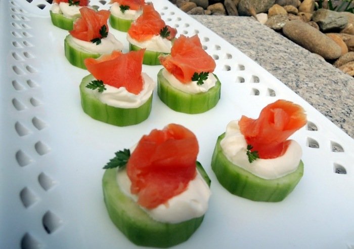 Pepino com salmão e creme fraiche