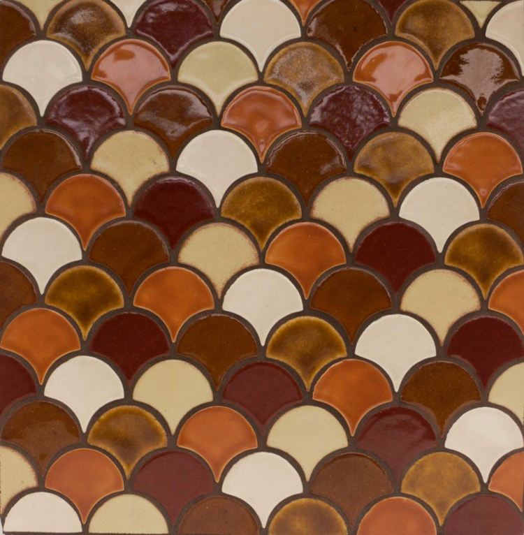 Azulejos em vários tons de marrom com um toque oriental lembram peixes koi