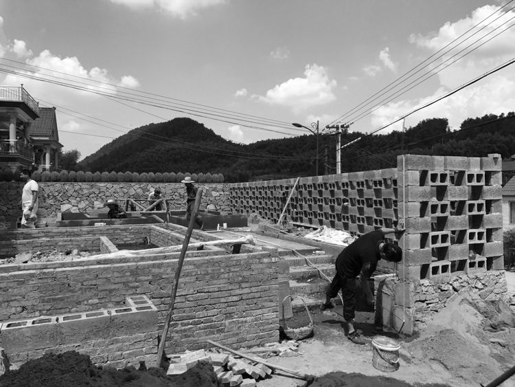 trabalho de construção de villa de telhado plano