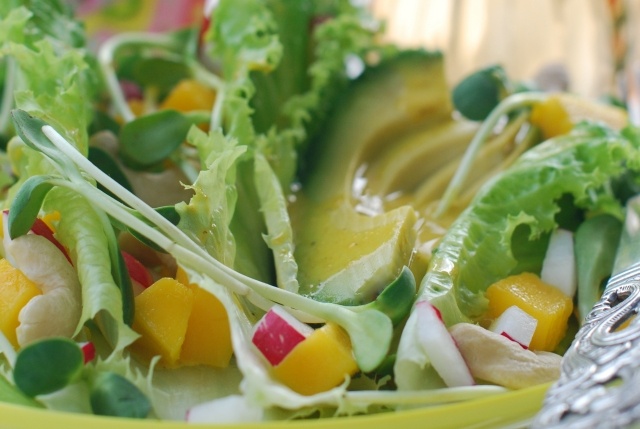 Prepare salada de framboesa pêra abacate para ser mais saudável