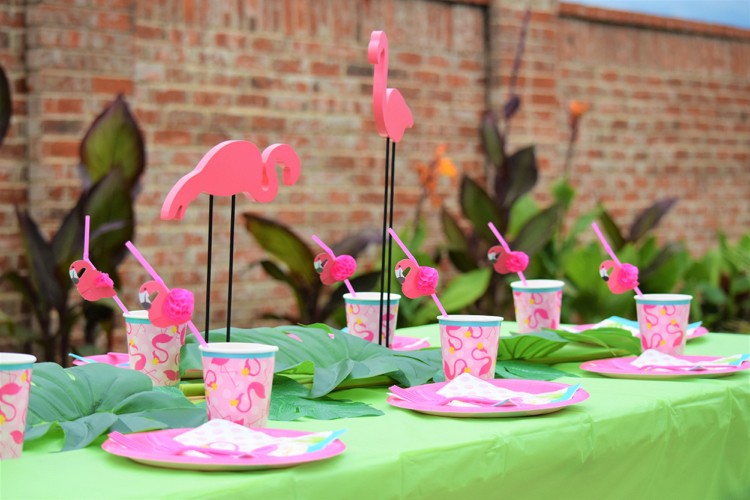 Recorte a silhueta de espuma para decoração de flamingo