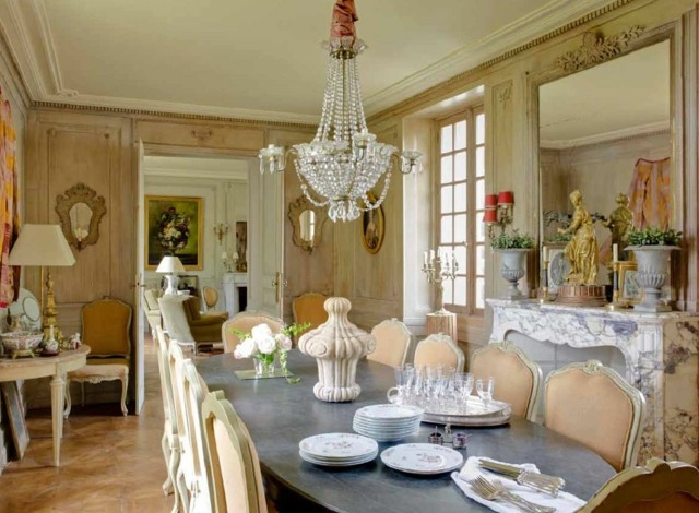 Móveis de sala de jantar em estilo francês, classicamente elegante