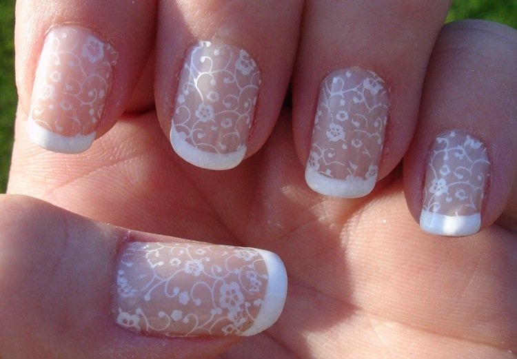 unhas francesas-padrão-flor-curto-ponto-redondo-branco-decorações