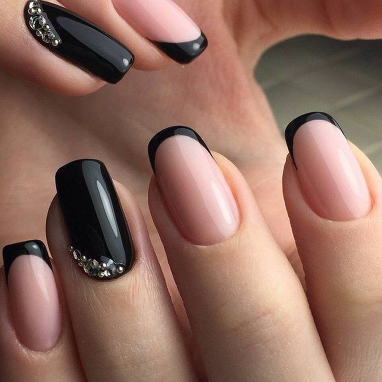 francês-unhas-preto-nude-strass-ponta-preto-redondo