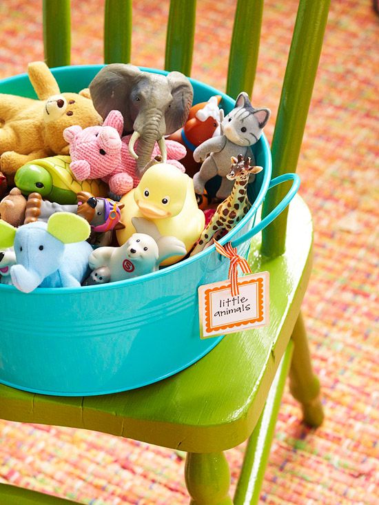 Idéia de decoração de brinquedos para cesta de páscoa
