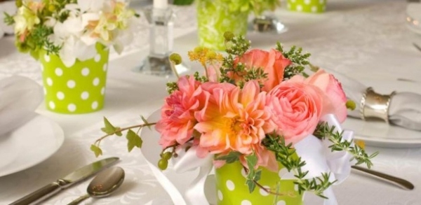 decoração de mesa ideias flores rosa primavera talheres de prata