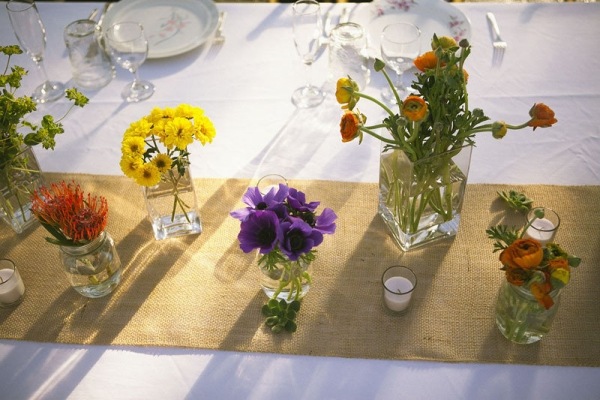 corredor de mesa decoração em forma de mola com recipiente para flores em vidro