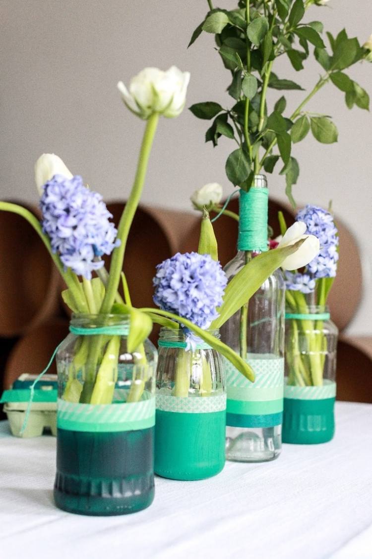Decoração de primavera nos potes de vidro com ideias-washi-tape-decorada-pedreiro-verde-jacintos
