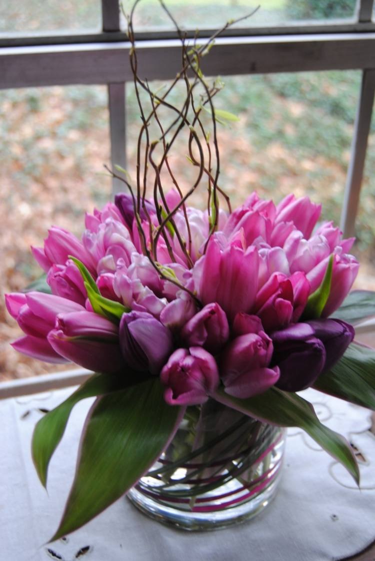 spring-decoration-glass-ideas-pink-tulips-salgueiro branches
