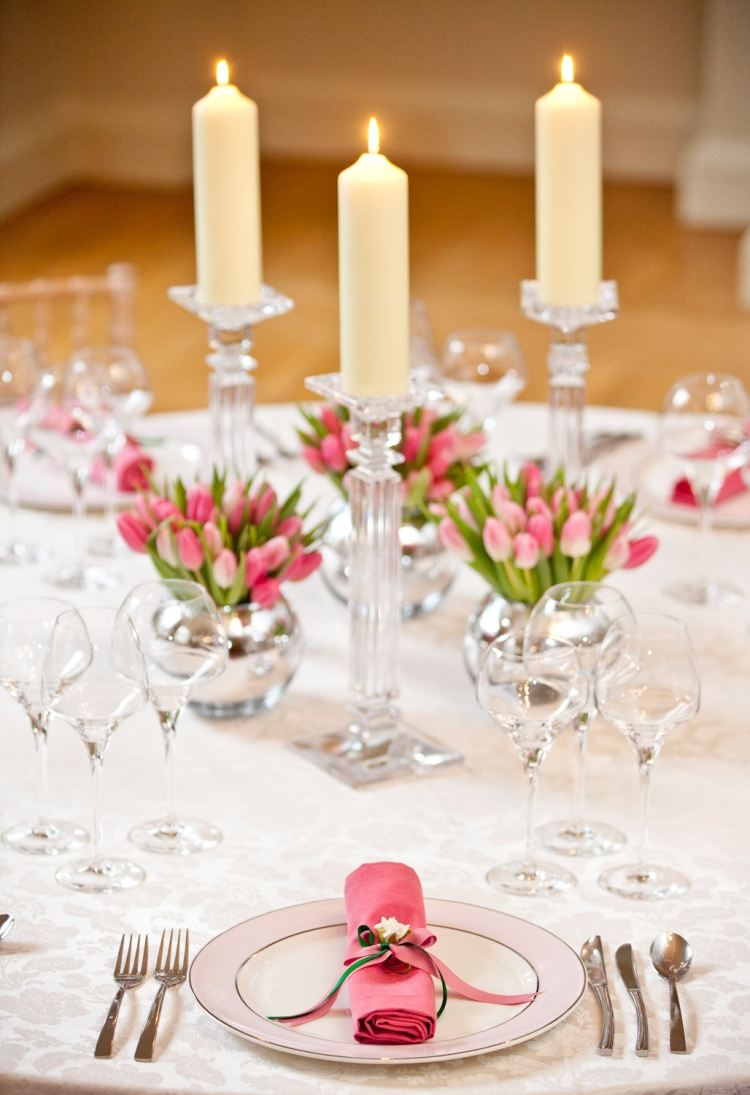 spring-decoration-glass-ideas-table-decoration-pink-tulips-bowl-castiçais