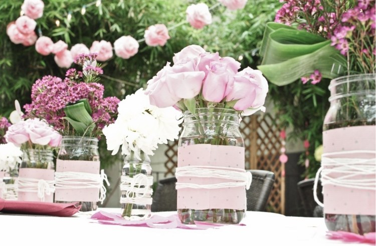 Decoração de primavera no vidro - potes de pedreiro de ideias-decorar-festa no jardim-rosa-branco