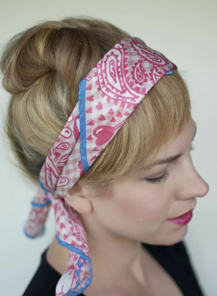 penteado na primavera faixa de cabelo lenço rosa azul