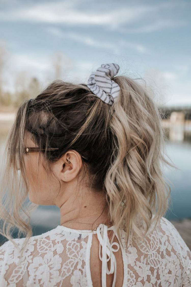 updos rápidos para penteados longos com elástico