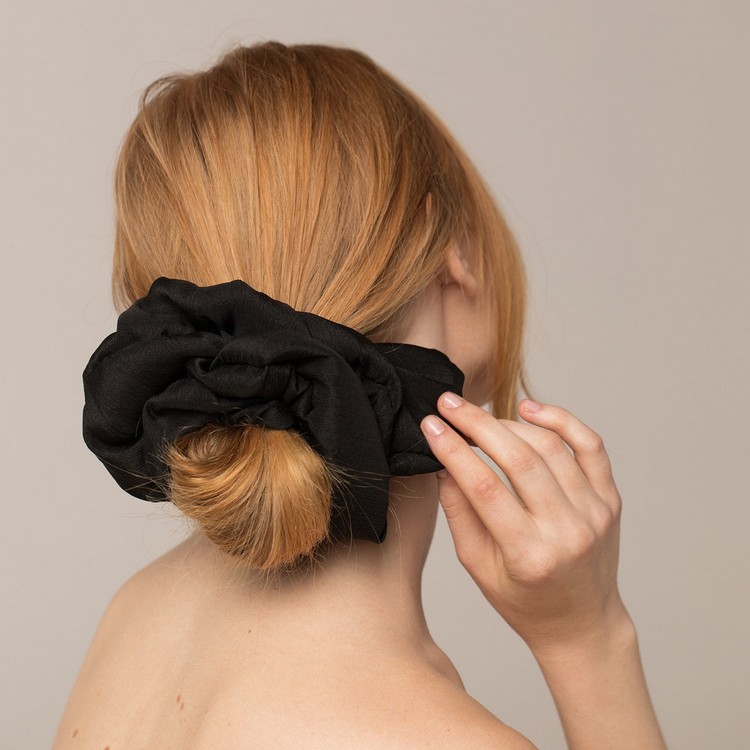 Penteados scrunchie para cabelos curtos tendências de acessórios para o cabelo dos anos 90