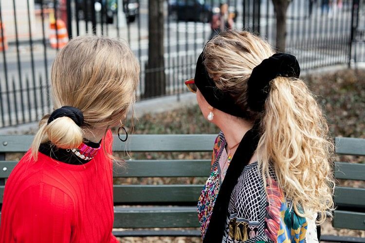 Penteados com elásticos updos para tendências de penteados de cabelo comprido