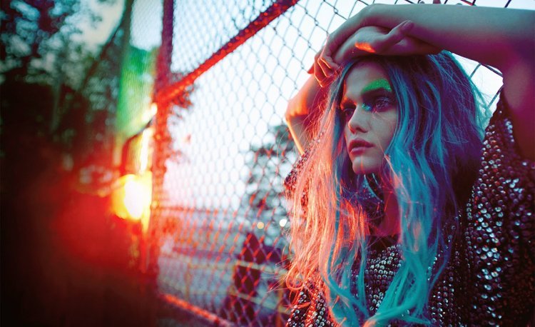 Tendências de penteados -neon-hair-party-lema-styling-make-up-street-fashion