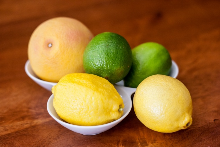 Faça o ácido da fruta descascando-se dicas de cuidados com frutas cítricas-limão