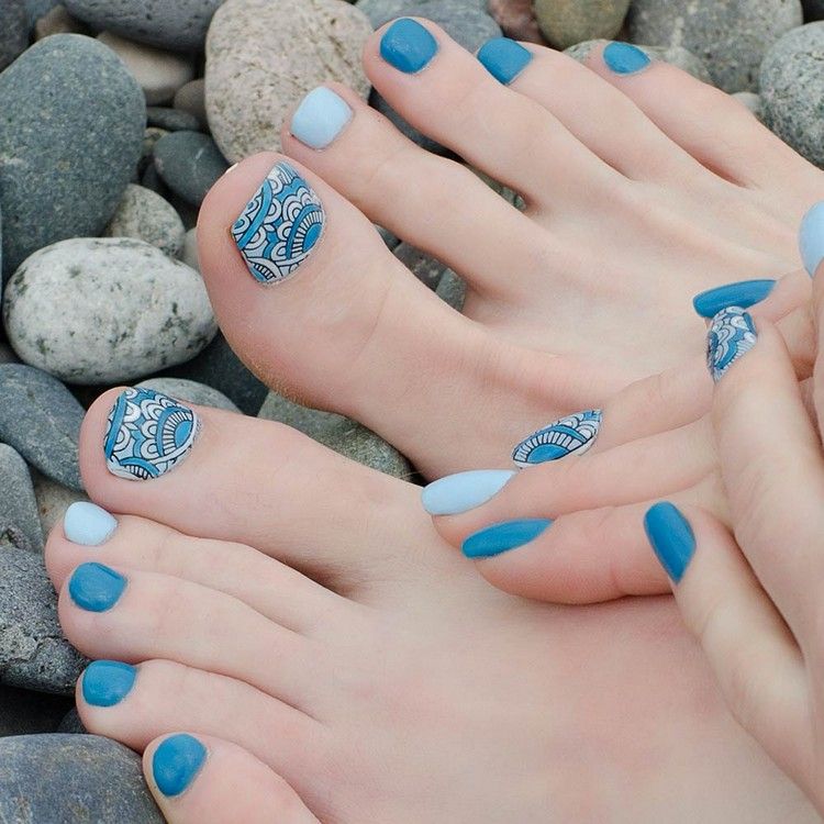 Desenhos de unhas azuis para o verão, lindas unhas dos pés, cor 2021