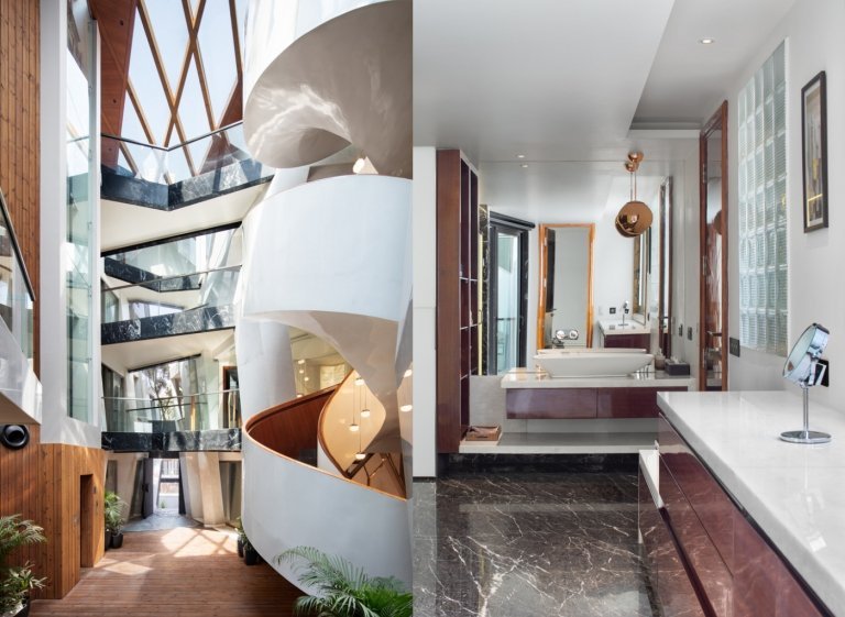 quartos repletos de luz brilhante com vista para o átrio de uma casa de arquiteto moderna na Índia