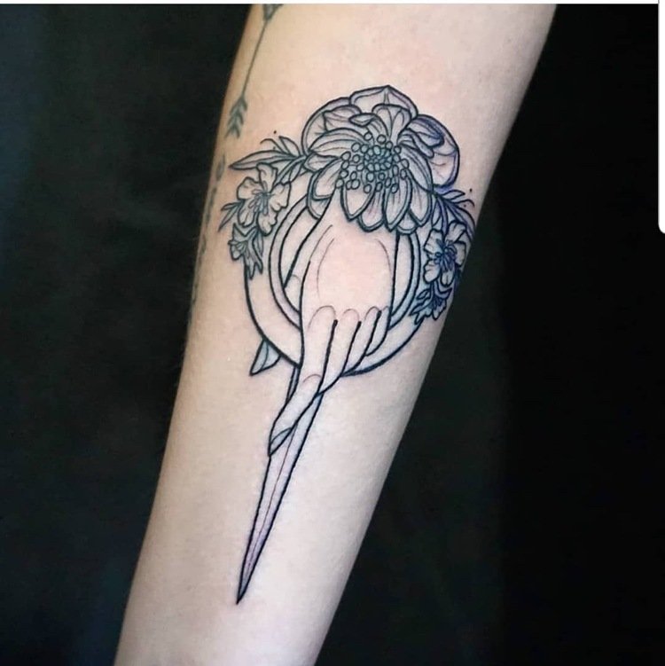 Mão de tatuagem de flores da rainha em Game Of Thrones