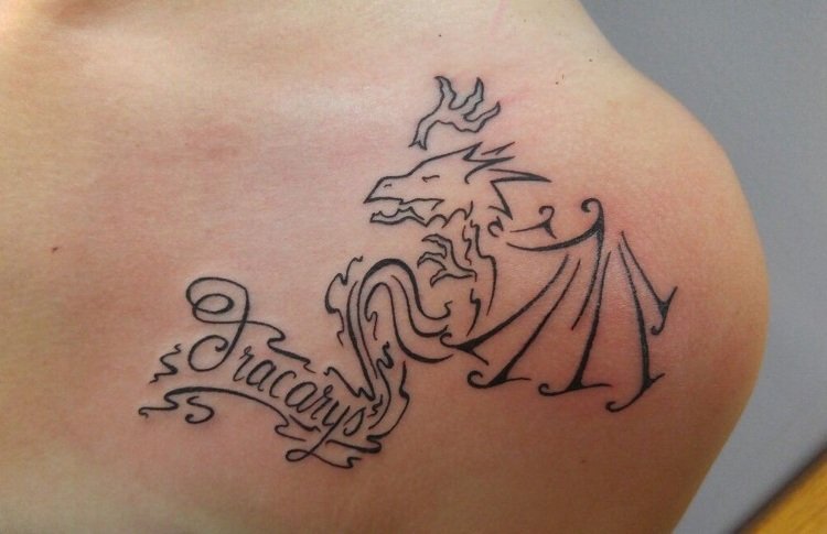 Game of Thrones tatuagem mulher dragão ombro peito