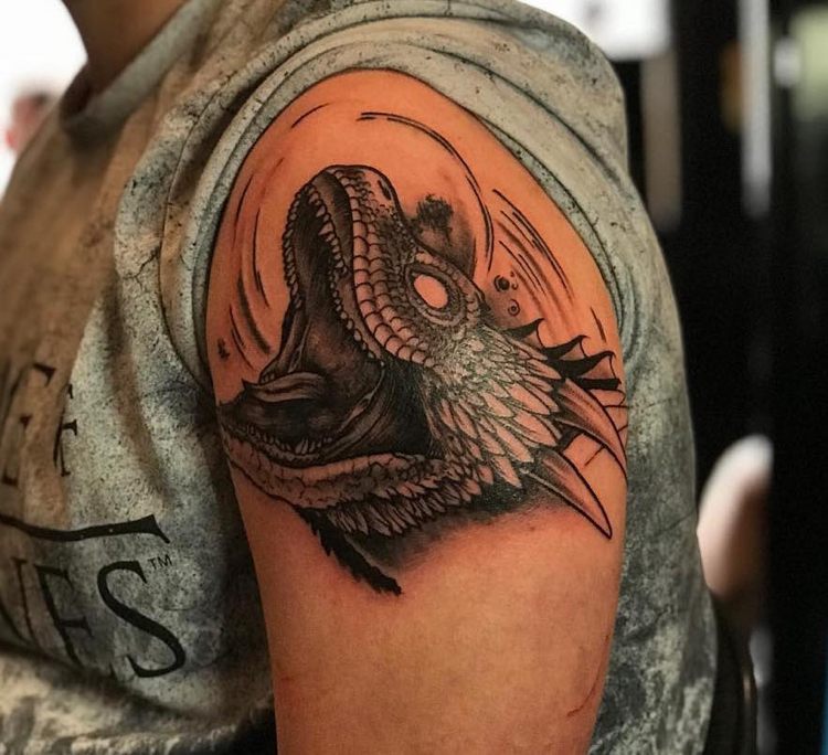 Cabeça de dragão tatuagem no braço homem Game of Thrones