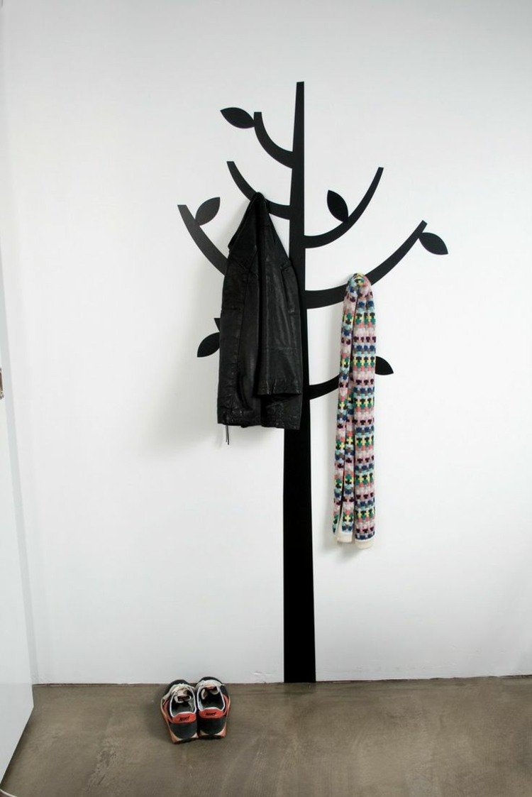 ideias para guarda-roupa com motivo de árvore jaqueta lenço de folhas pretas