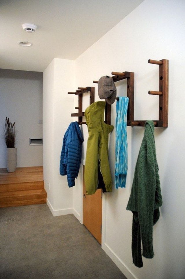 wood-wall-cloakroom-build-yourself-idea