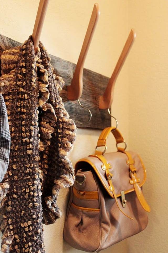cloakroom-hallway-creative-use-hangers-hooks