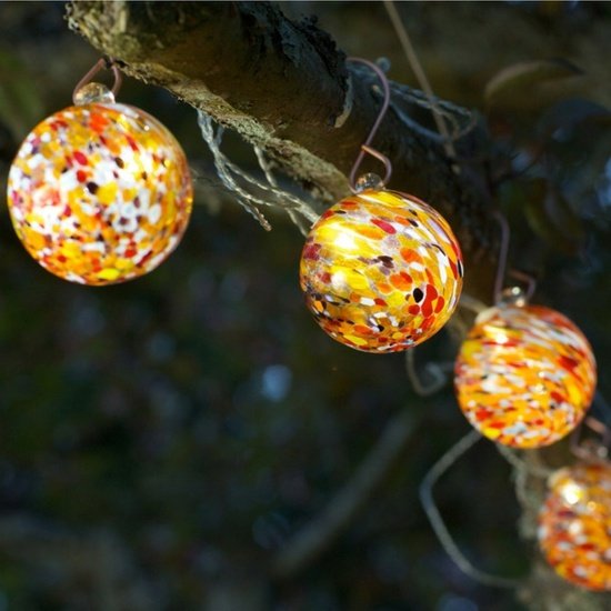 lindo design colorido de luzes de jardim