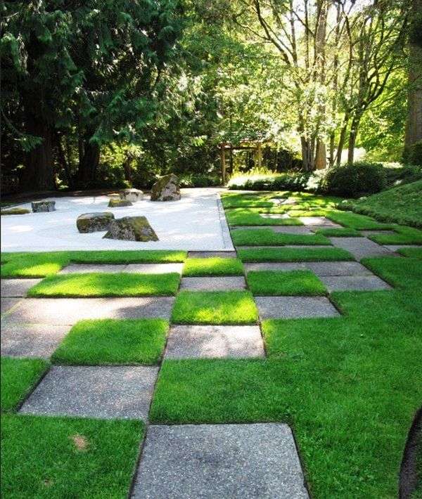 incursão oriental jardim de cascalho entre grama pedra